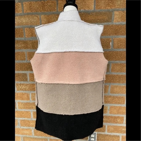 Leuname mar Faux Shearling Contrast
Vest medium - Picture 5 of 9
